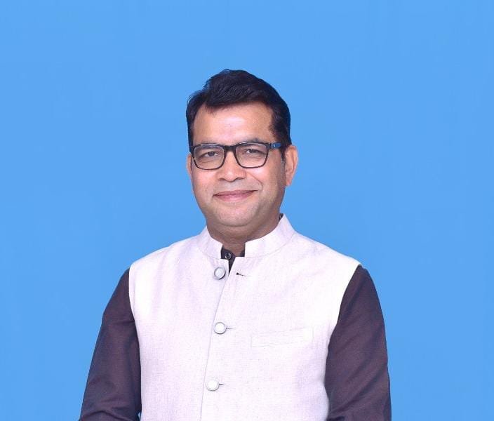 विधायक शिव अरोरा ने मुख्यमंत्री पुष्कर सिंह धामी के नेतृत्व मे पेश किये गये 111703.21 करोड़ के बजट को अबतक का सबसे बड़ा ऐतिहासिक बजट बताया!विधायक बोले यह बजट युवा, महिला, किसान, गरीब को समर्पित