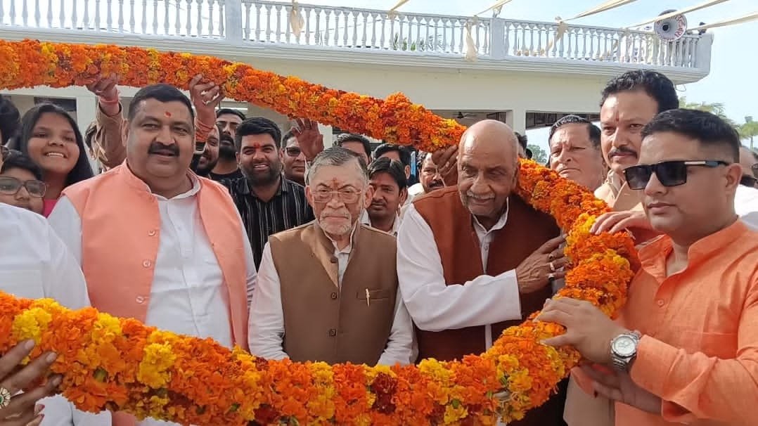 बरा क्षेत्र में भाजपा नेता सुरेश गंगवार के यहां एक भव्य कार्यक्रम का आयोजन किया गया