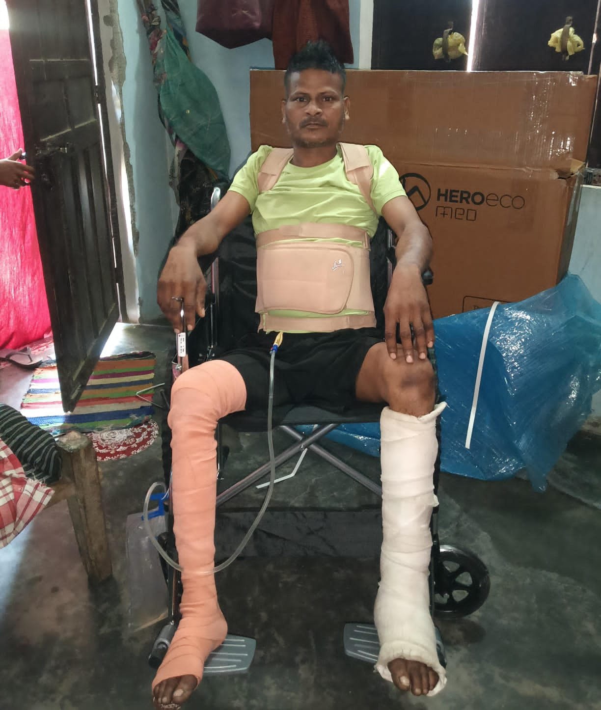 नज़ीमाबाद किच्छा के धर्मेंद्र कुमार को धरा सेवा फाउंडेशन ने निःशुल्क व्हीलचेयर प्रदान की