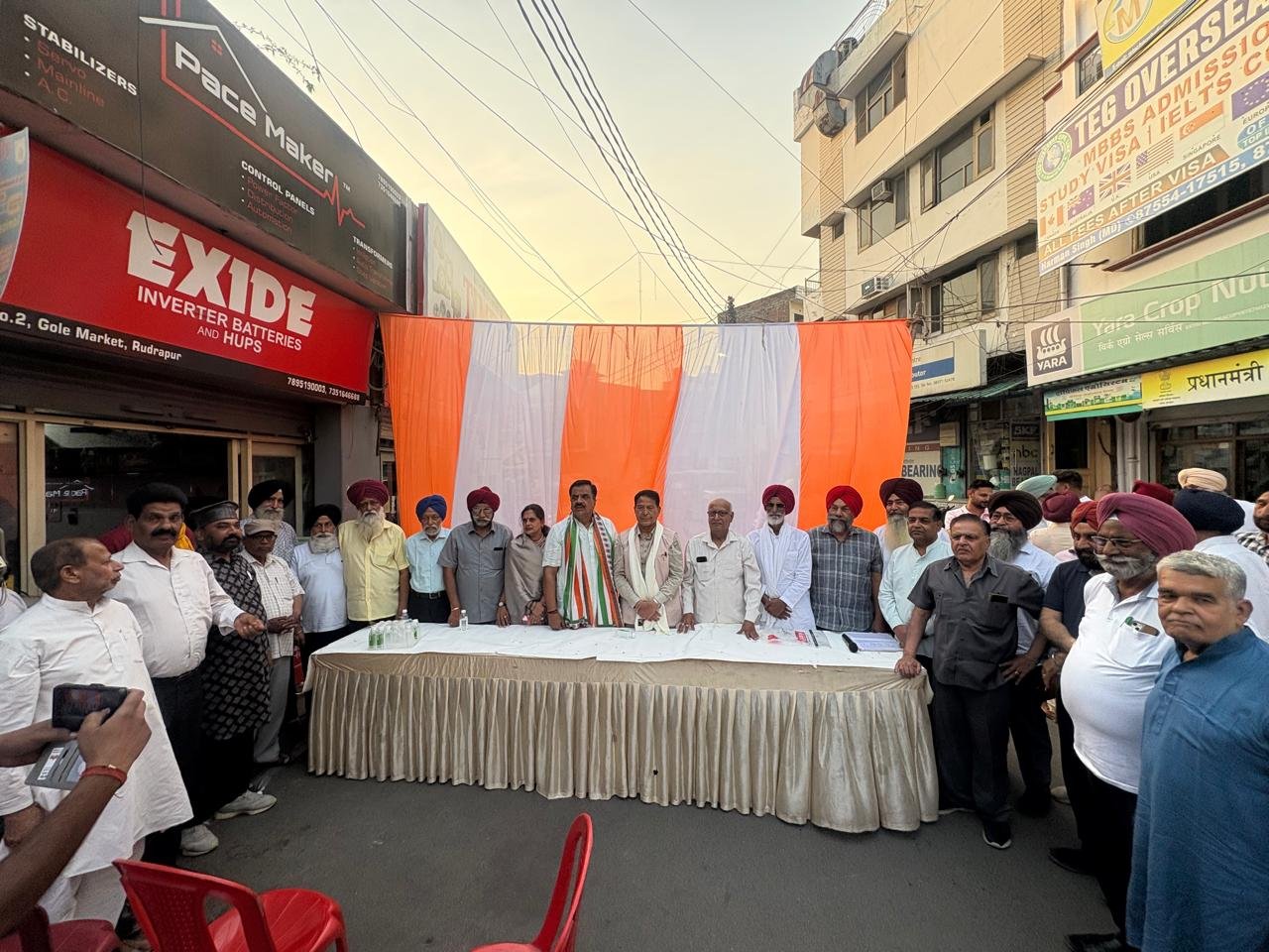 पूर्व विधायक राजकुमार ठुकराल का मुख्य बाजार में हुआ जोरदार स्वागत