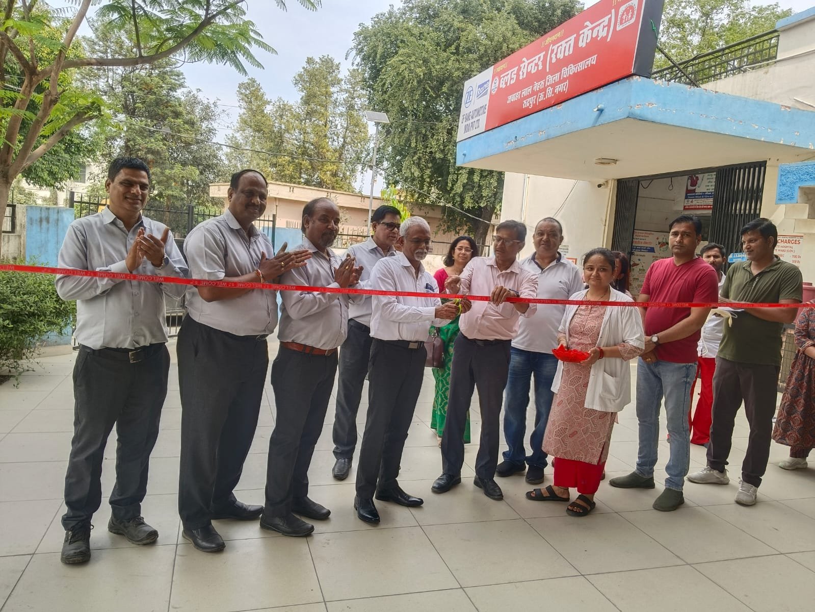 मुख्य चिकित्सा अधीक्षक डॉ. आर.के. सिन्हा ने ब्लड सेंटर हेतु जीवन रक्षक उपकरणों के लिए ZF राणे ऑटोमोटिव का आभार जताया