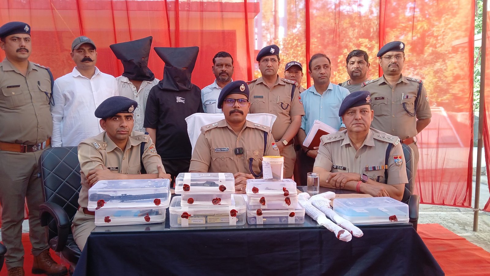 सिडकुल में एस ओ जी ओर सितारगंज पुलिस के सयुंक्त ‘ऑपरेशन आर्म्स ब्रेक’ से बड़ा खुलासा: हथियारों का जखीरा पकड़कर टली संभावित बड़ी वारदात, आतंकी कनेक्शन की आशंका ने बढ़ाई सनसनी पूर्व में भी कई अपराधिक मुकदमे है दर्ज