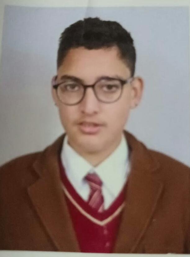 हौसले की जीत: न्यूरोलॉजिकल डिसऑर्डर से जूझते छात्र ने पाई सफलता।