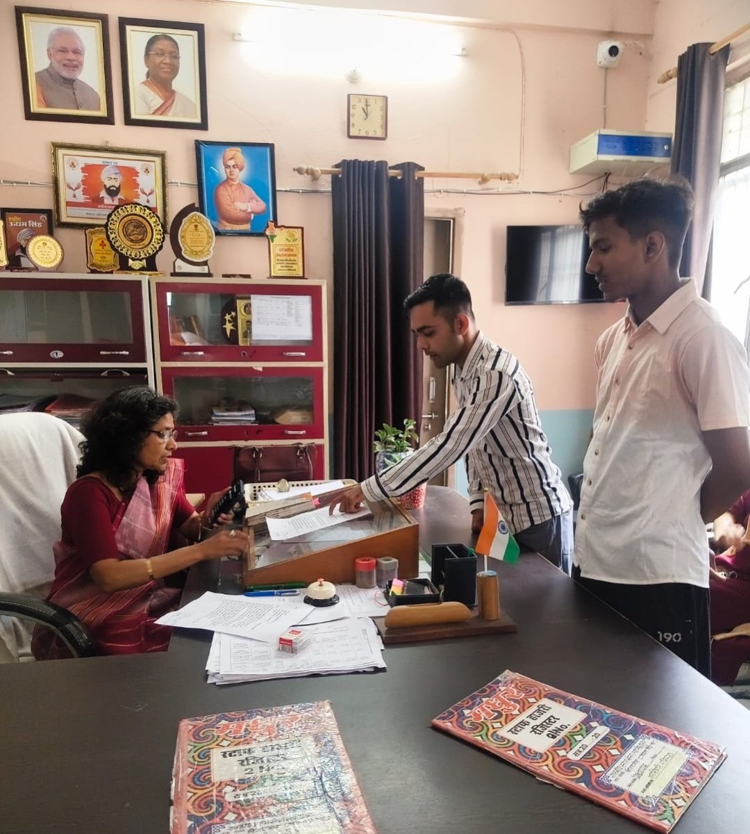 सिसौना कॉलेज के बाहर हादसों का खतरा बढ़ा: स्पीड ब्रेकर और चेतावनी बोर्ड की मांग तेज, हालिया मौत से मचा हड़कंप।