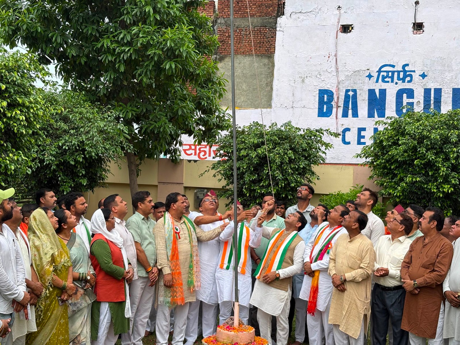 80 वे स्वतंत्रता दिवस पर विधायक शिव अरोरा ने रुद्रपुर में जगह-जगह किया ध्वजारोहण