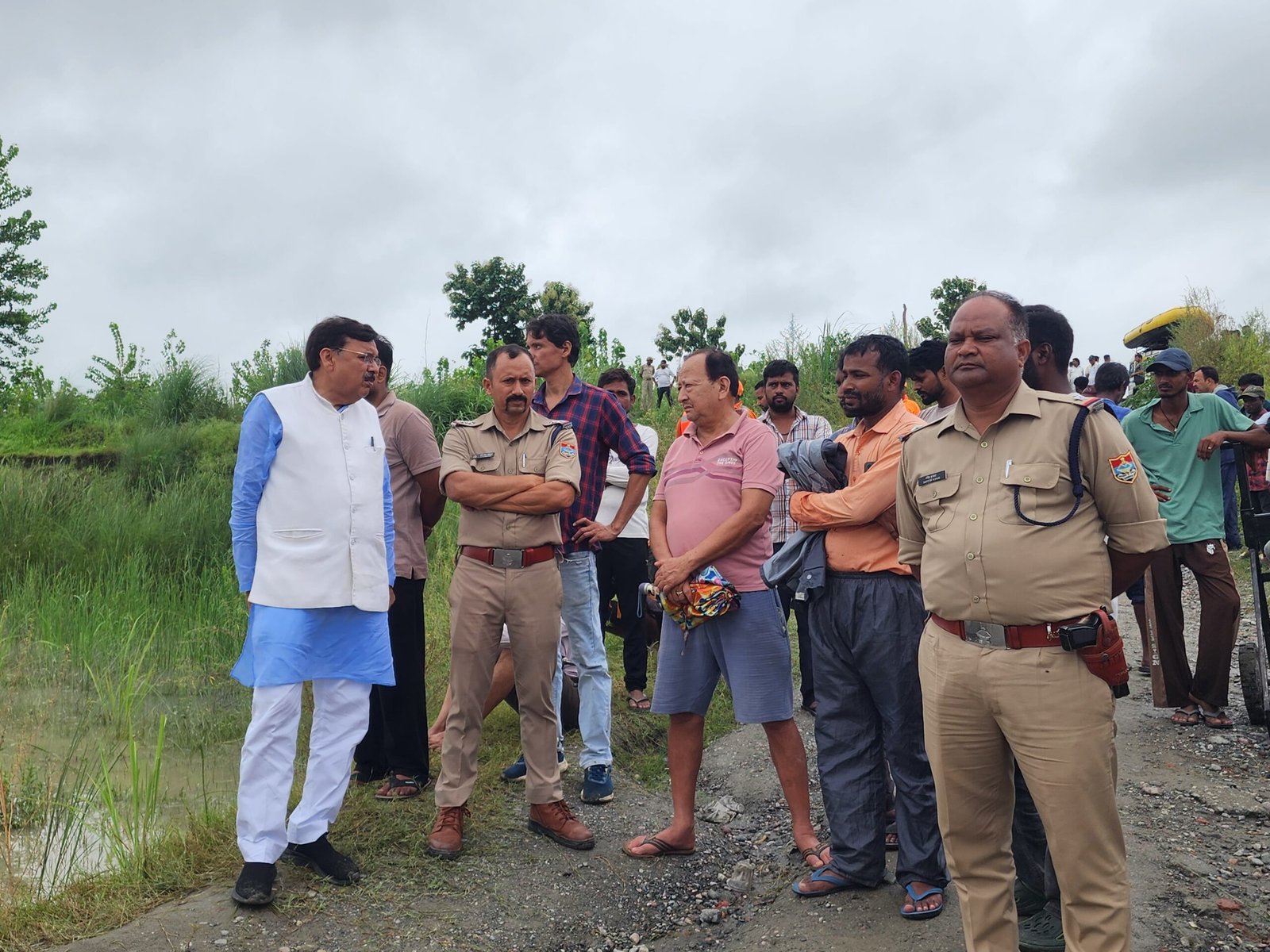 गोला नदी में छात्र के बहने से हड़कंप, NDRF- SDRF का सघन रेस्क्यू अभियान जारी