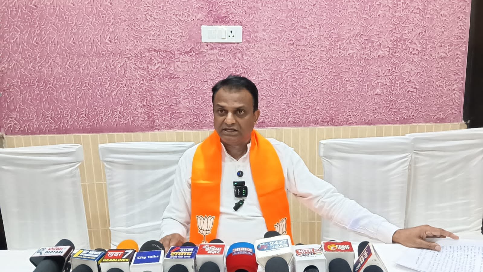 किच्छा में गरमाई सियासत” वरिष्ठ भाजपा नेता राजीव सक्सेना के तीखे तेवर,14 अगस्त के प्रकरण में पुलिस पर लगाए बड़े नेता के दबाव में कार्यवाई करने के आरोप।