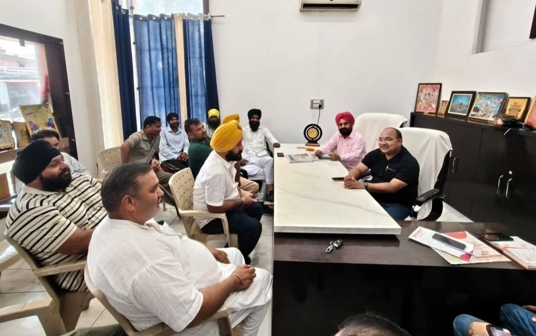 नानकमत्ता के पूर्व विधायक प्रेम सिंह राणा पंजाबी सिख गौरव सम्मेलन की तैयारियों को लेकर बैठक
