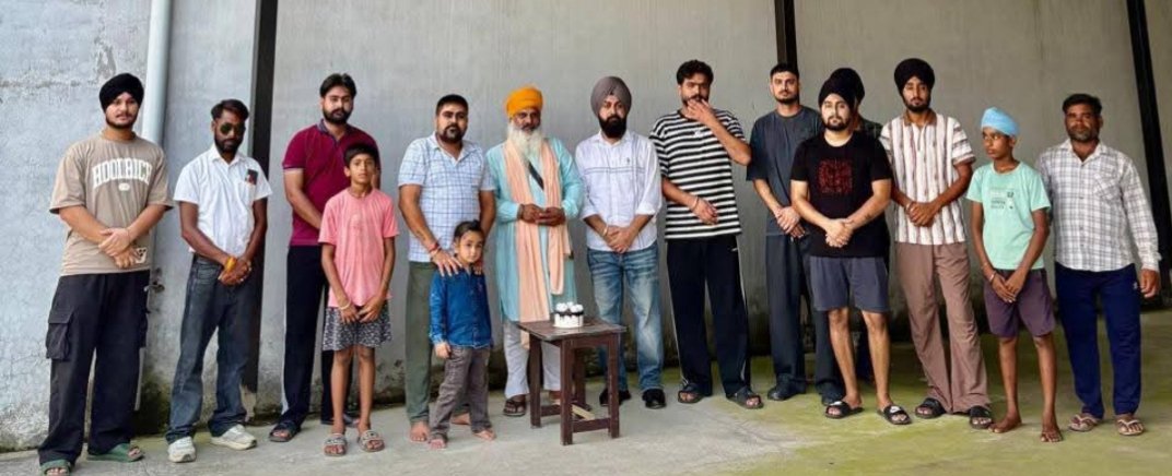 मुख्यमंत्री धामी के जन्म दिवस पर दड़ा फार्म में कार्यकर्ताओं ने अरदास कर काटा केक
