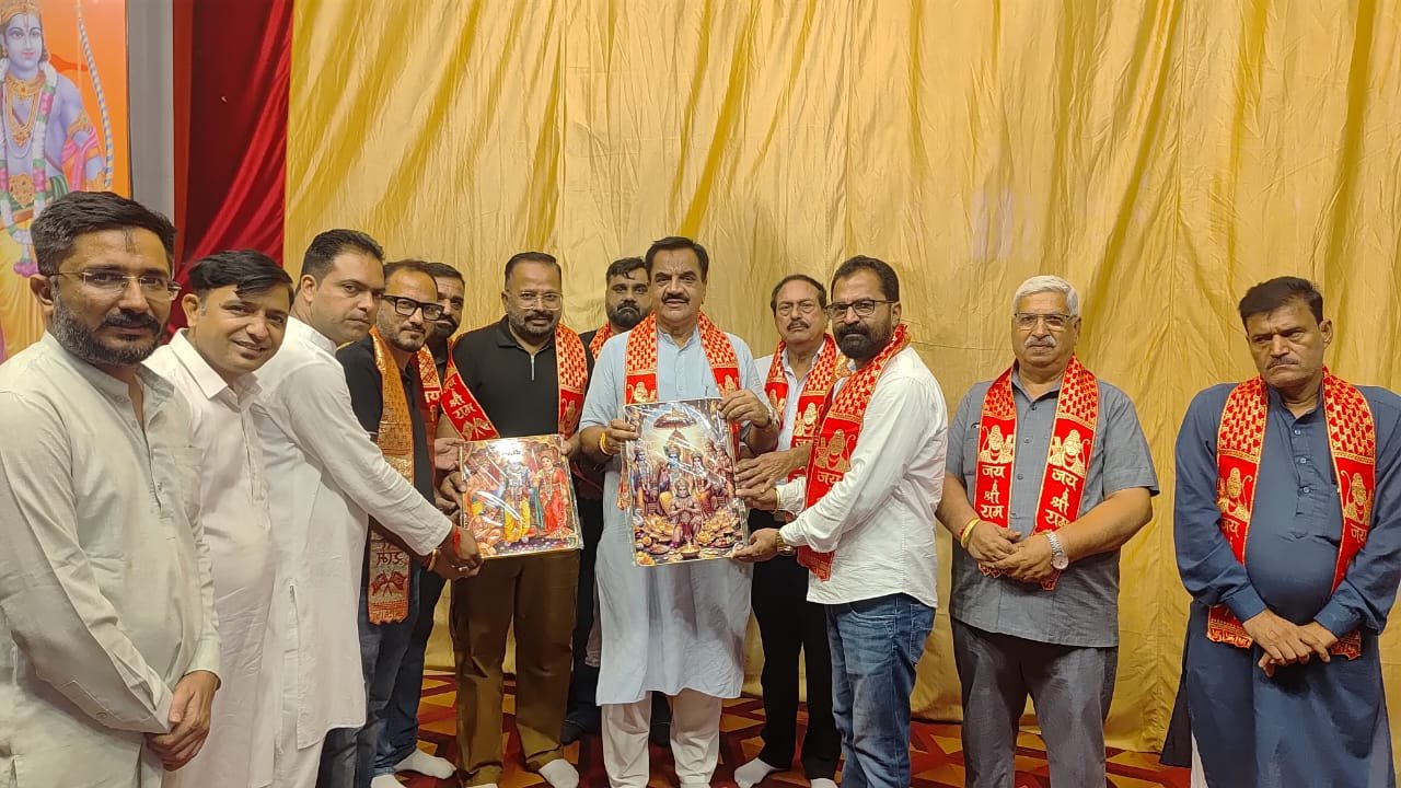 पूर्व विधायक राजकुमार ठुकराल ने ग्राम महेशपुर में रामलीला मंचन का शुभारंभ पूर्व