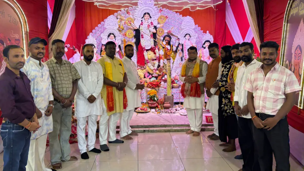 नवरात्रि में रुद्रपुर के दुर्गा पूजा पंडालों में उमड़ा श्रद्धा का सैलाब, विधायक शिव अरोरा ने विभिन्न स्थानों पर दुर्गा पूजा मे शामिल होकर लिया मां दुर्गा का आशीर्वाद*