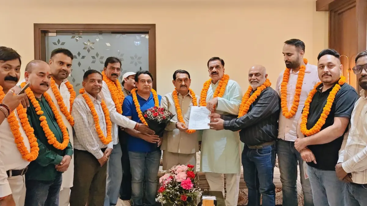 रुद्रपुर कांग्रेस के चार कार्यकर्ताओं को मिली महत्वपूर्ण जिम्मेदारी, तिलक राज बेहड़ व राजकुमार ठुकराल ने किया सम्मानित