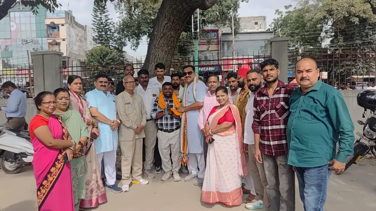 पूर्व प्रधानमंत्री इंदिरा गांधी जी की पुण्यतिथि पर कांग्रेसियों ने किया उनकी प्रतिमा पर माल्यार्पण